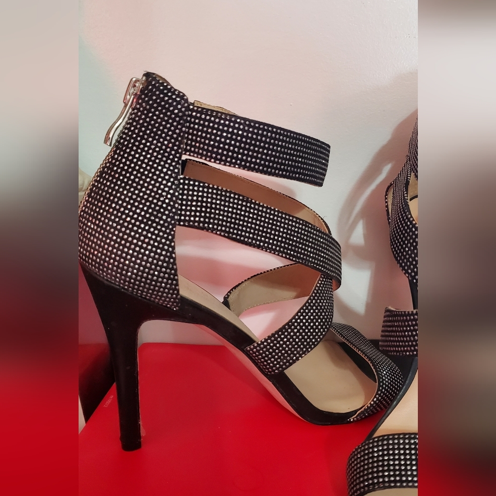 Open toe pumps. - Picture 3 of 10